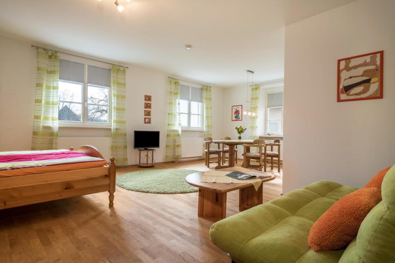 Ferienwohnung Am Schloss Heiligenborn エクステリア 写真