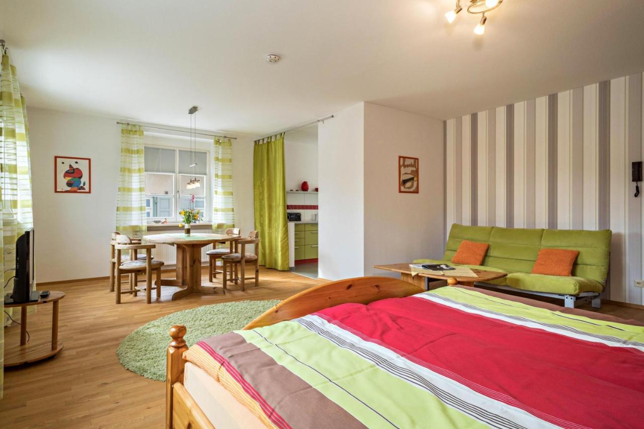 Ferienwohnung Am Schloss Heiligenborn エクステリア 写真