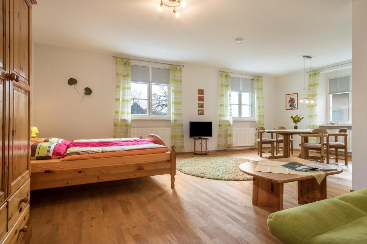Ferienwohnung Am Schloss Heiligenborn エクステリア 写真
